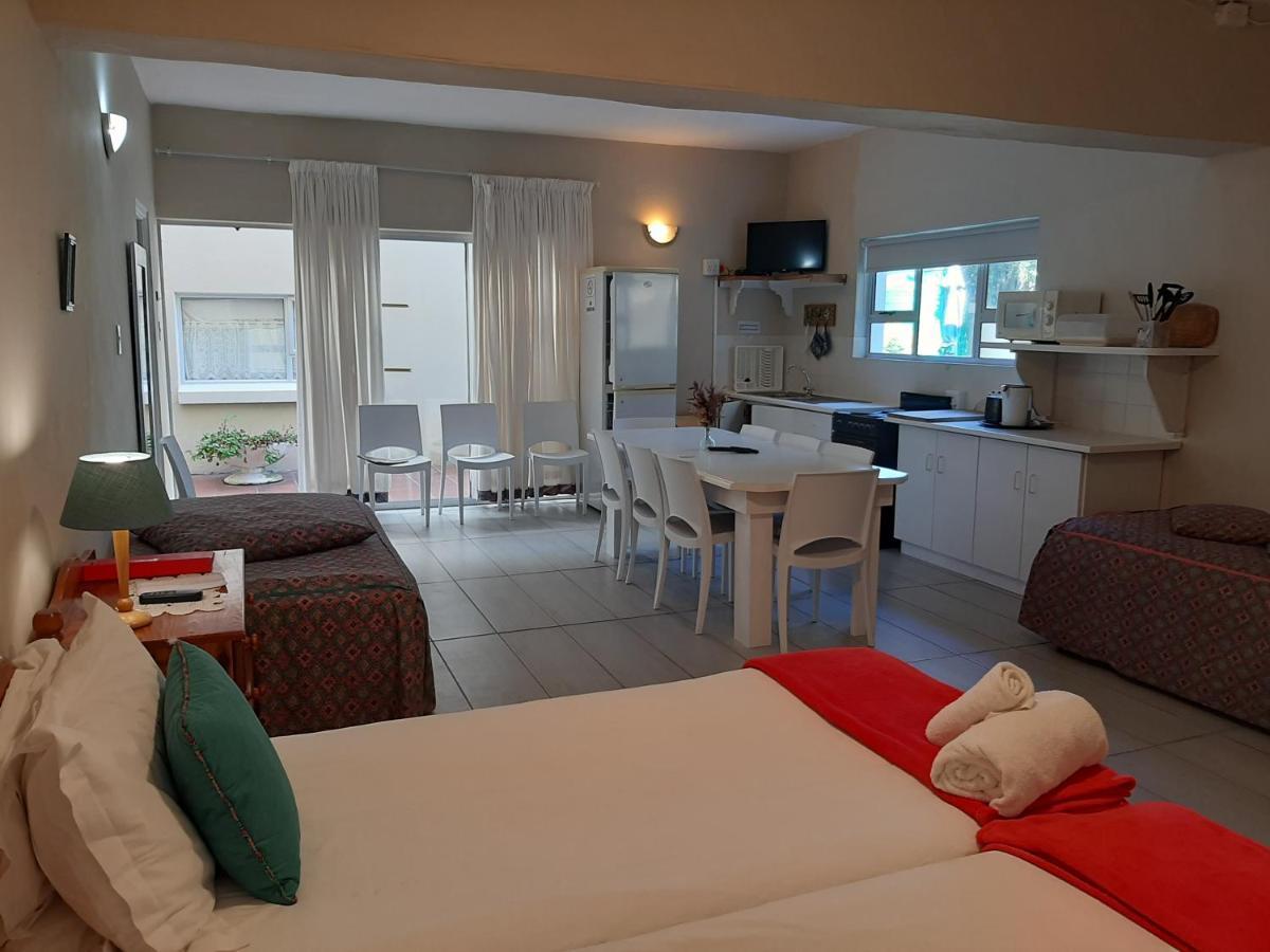 Whale Watchers Inn Уитсанд Екстериор снимка