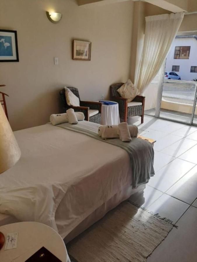Whale Watchers Inn Уитсанд Екстериор снимка