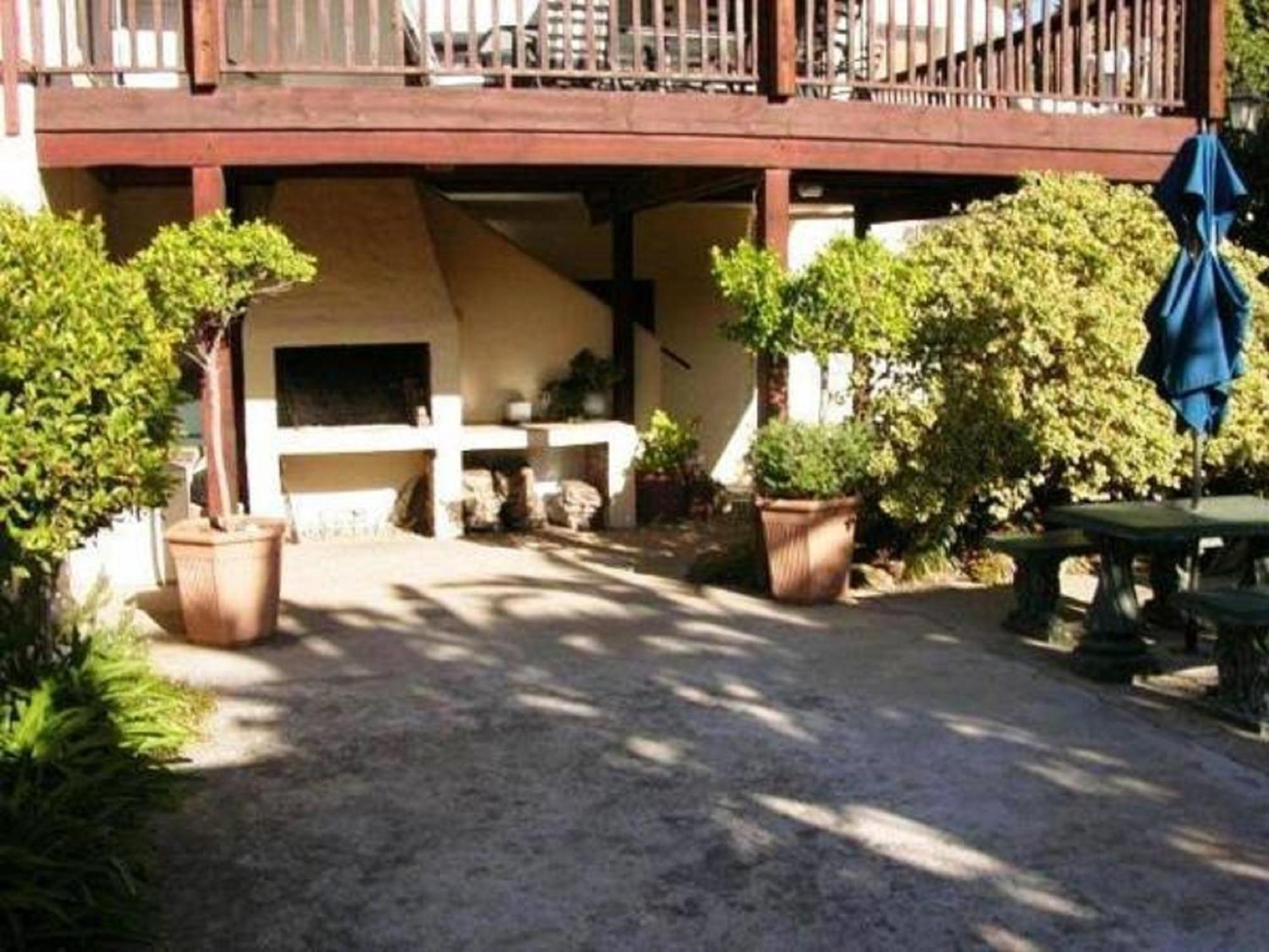Whale Watchers Inn Уитсанд Екстериор снимка
