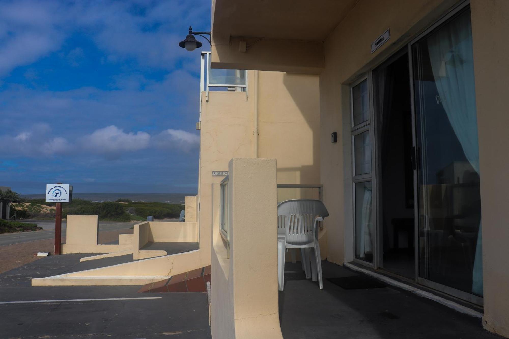 Whale Watchers Inn Уитсанд Екстериор снимка