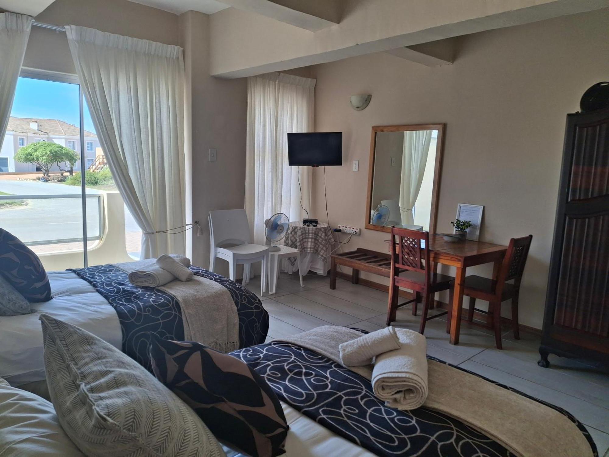 Whale Watchers Inn Уитсанд Екстериор снимка