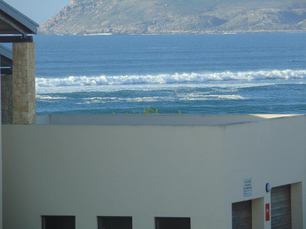 Whale Watchers Inn Уитсанд Екстериор снимка