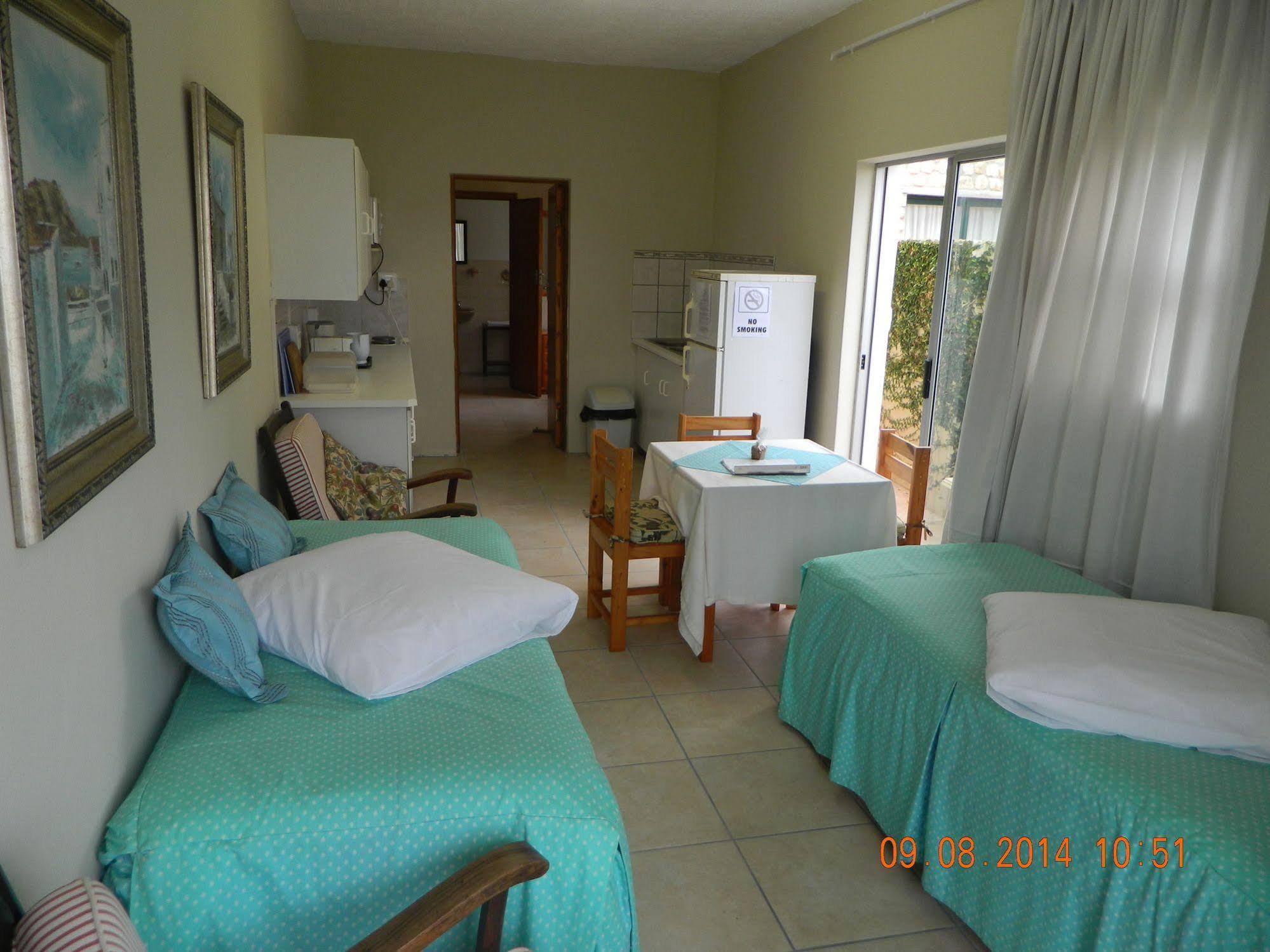 Whale Watchers Inn Уитсанд Екстериор снимка
