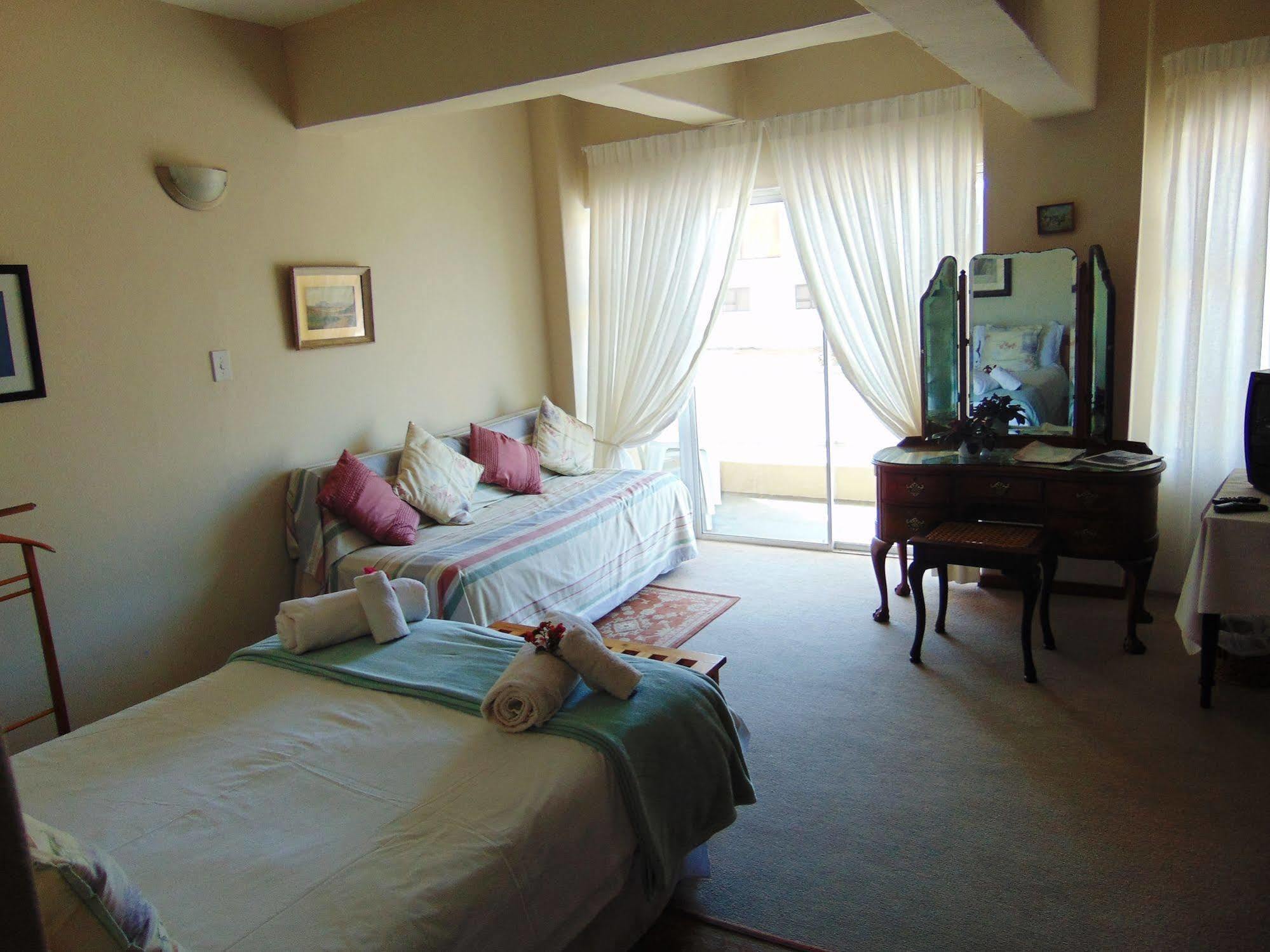 Whale Watchers Inn Уитсанд Екстериор снимка