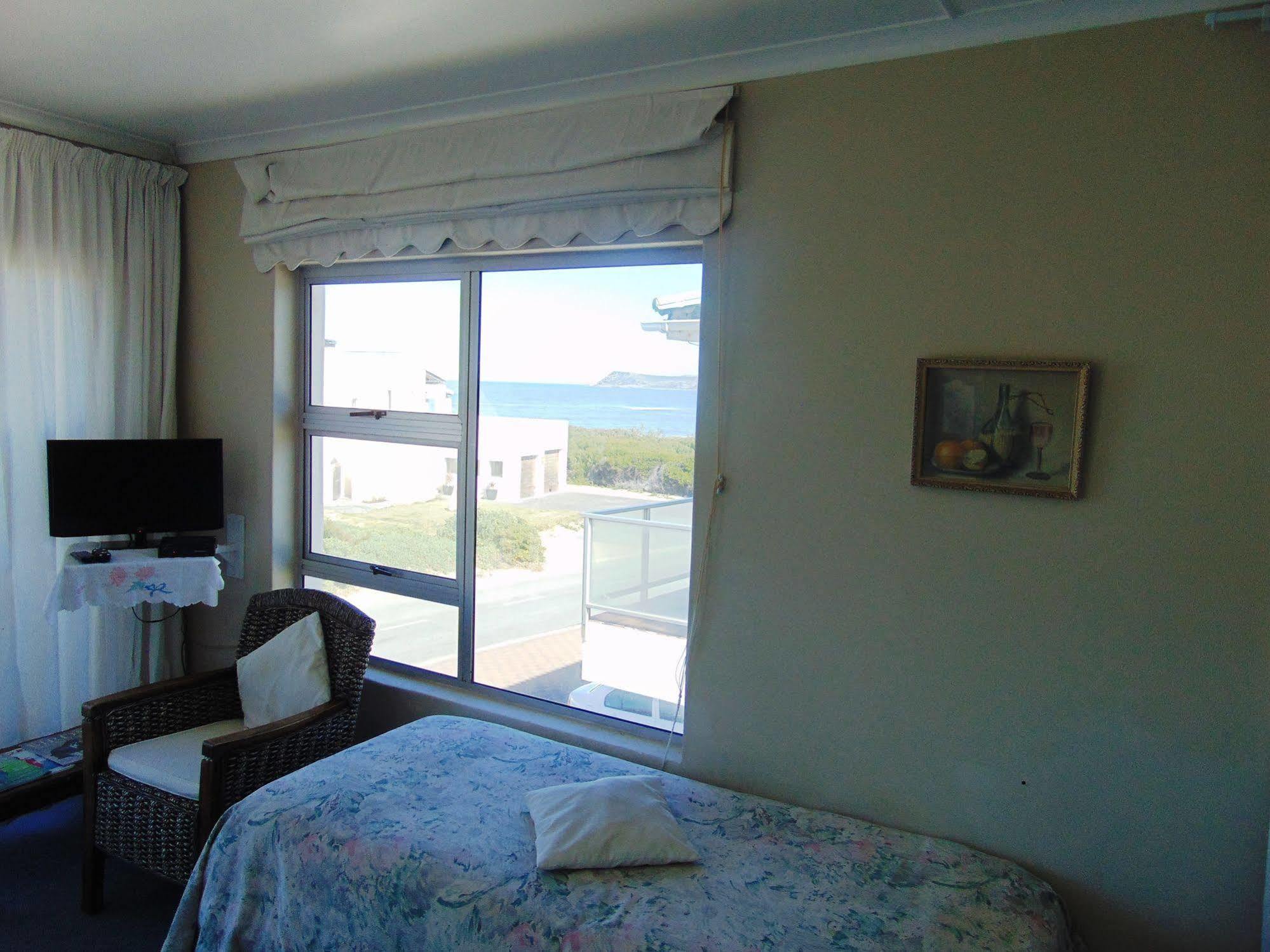 Whale Watchers Inn Уитсанд Екстериор снимка