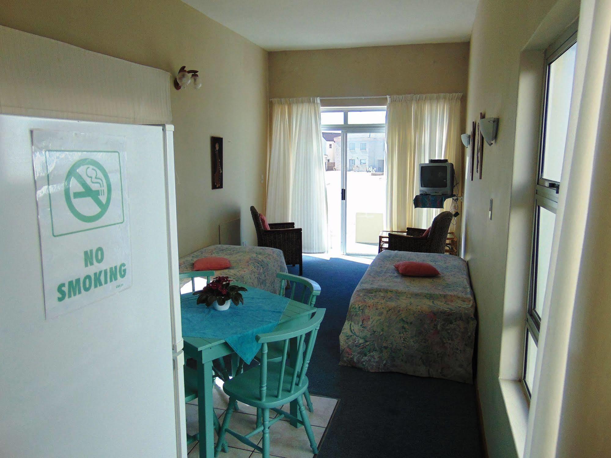 Whale Watchers Inn Уитсанд Екстериор снимка
